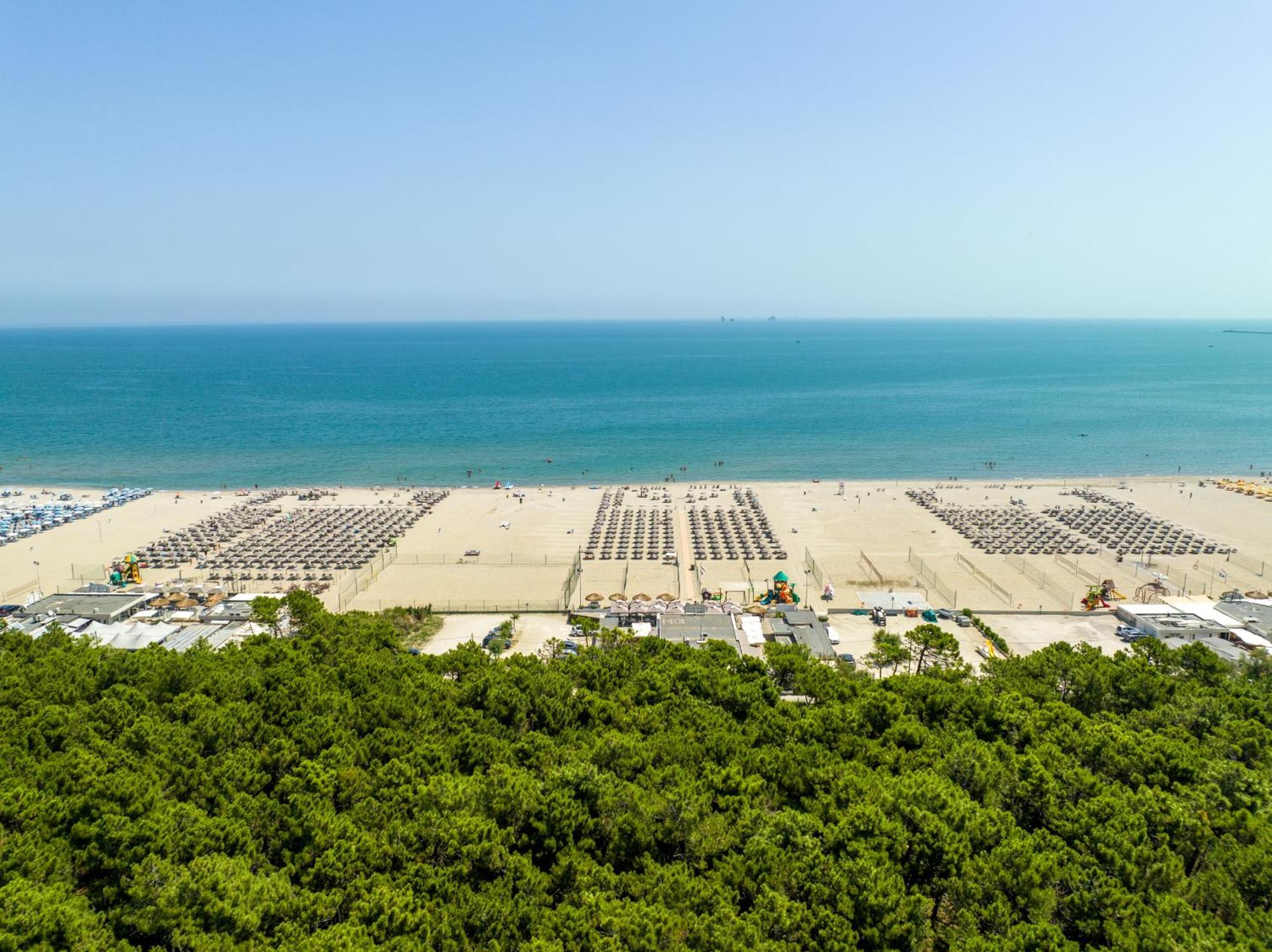 Hotel Columbia مارينا روميا المظهر الخارجي الصورة