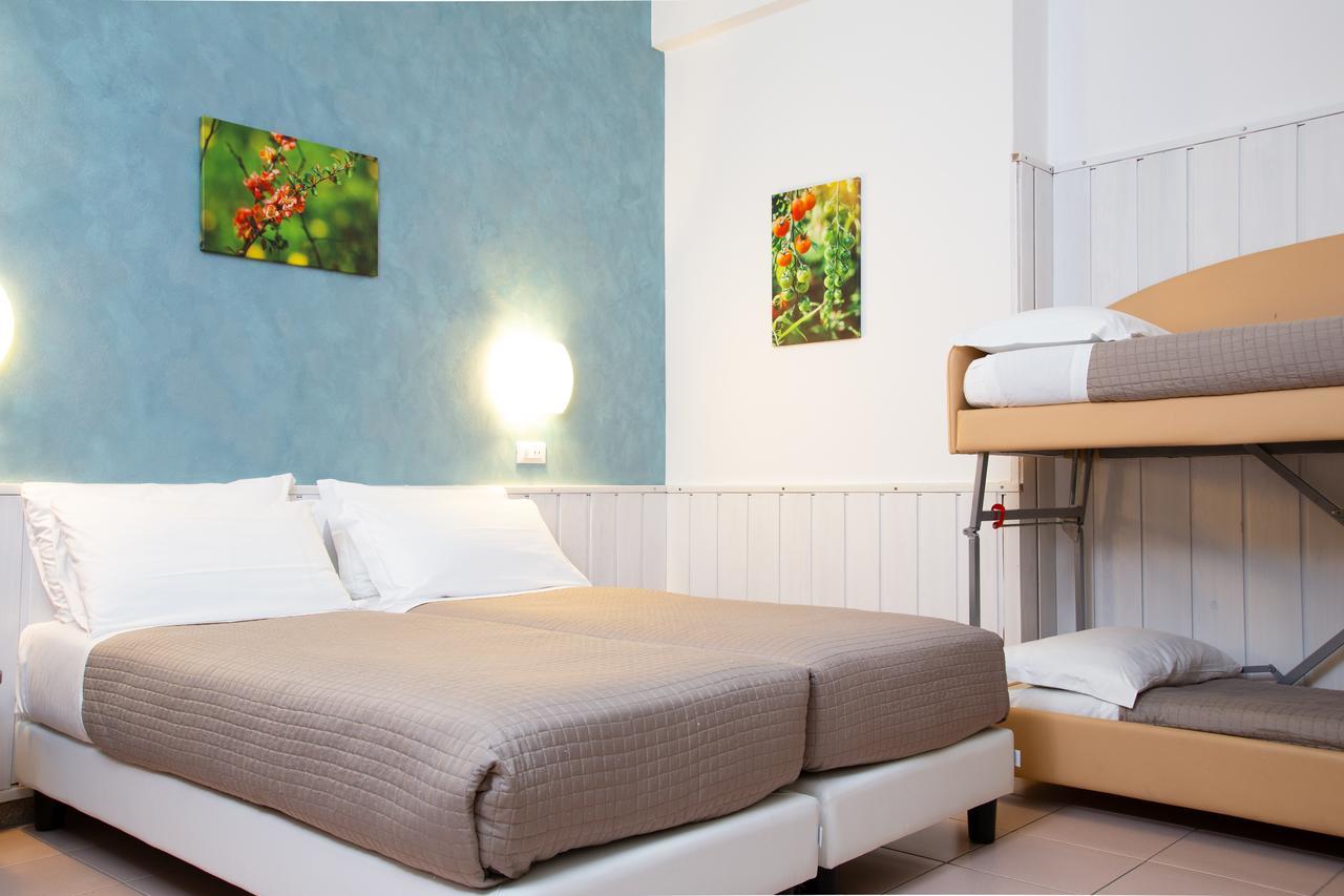 Hotel Columbia مارينا روميا المظهر الخارجي الصورة
