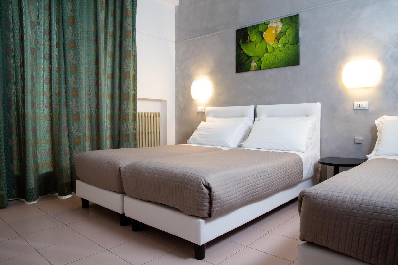 Hotel Columbia مارينا روميا المظهر الخارجي الصورة